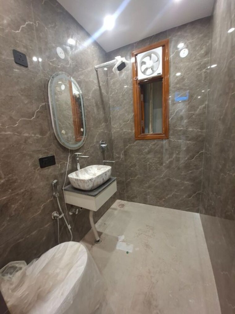 Bathroom, fatehpur beri 2 Bedroom 850 Sq.Ft. Builder Floor In Fatehpur Beri Delhi 10528439