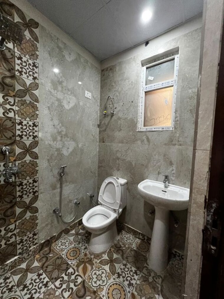 Bathroom, saini 3 Bedroom 1650 Sq.Ft. Apartment In Saini Greater Noida 10528456