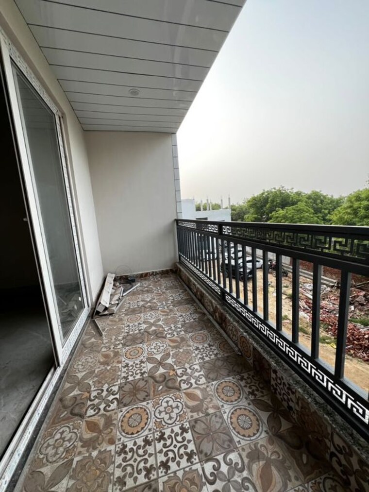 Balcony, saini 3 Bedroom 1650 Sq.Ft. Apartment In Saini Greater Noida 10528456