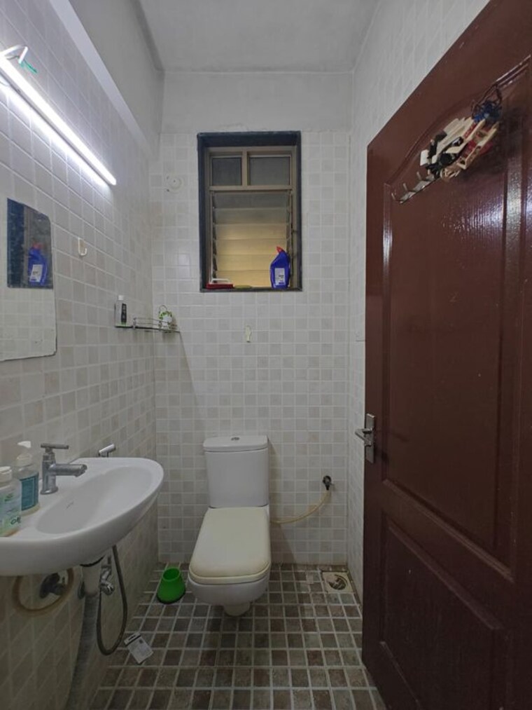Bathroom, camelot-society 3 Bedroom 2200 Sq.Ft. Apartment In Viman Nagar Pune 10528498