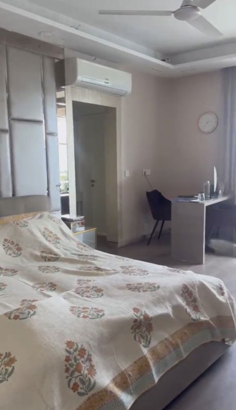 Bathroom, dlf-the-belaire 4 Bedroom 4200 Sq.Ft. Apartment In Sector 54 Gurgaon 10528488