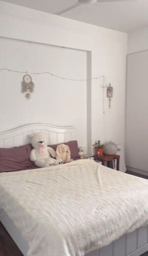 Bathroom in 4 BHK Apartment at DLF The Belaire, Sector 54 – for Sale
