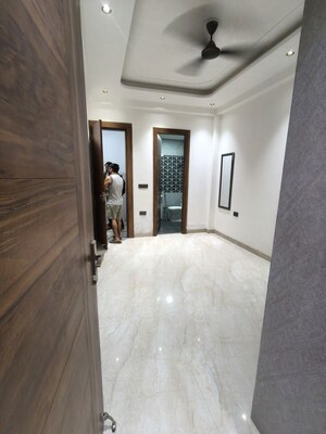 Room in 2 BHK Builder Floor at Divyans Apartment, Indrapuram – for Rent