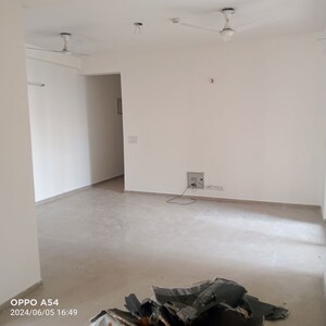Room in 2 BHK Apartment at Mahagun Mywoods, Sector 16c Greater Noida – for Rent