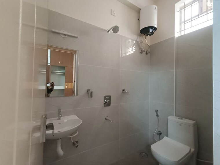 Bathroom, hal layout 3 Bedroom 2100 Sq.Ft. Builder Floor In Hal Layout Bangalore 10528542