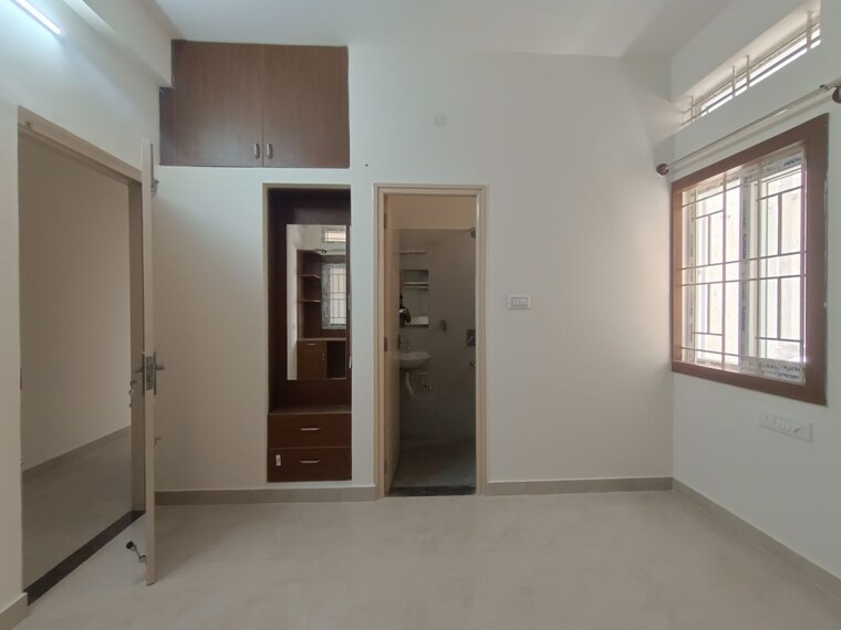 Room, hal layout 3 Bedroom 2100 Sq.Ft. Builder Floor In Hal Layout Bangalore 10528542