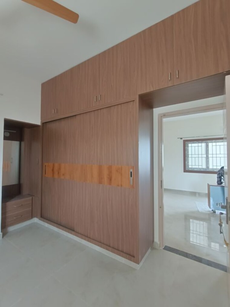 Room, hal layout 3 Bedroom 2100 Sq.Ft. Builder Floor In Hal Layout Bangalore 10528542