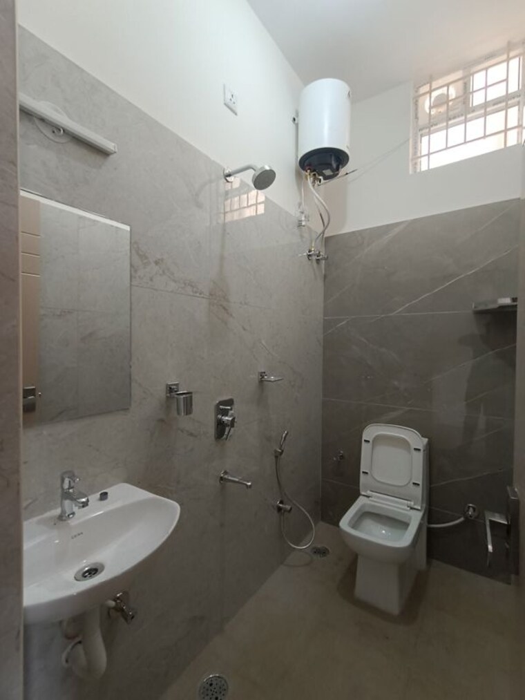 Bathroom, hal layout 3 Bedroom 2100 Sq.Ft. Builder Floor In Hal Layout Bangalore 10528542
