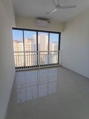 Room in 2 BHK Apartment at Dynamix Divum, Malad East – for Rent