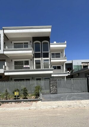 6 BHK Independent House For Sale in Phase 7