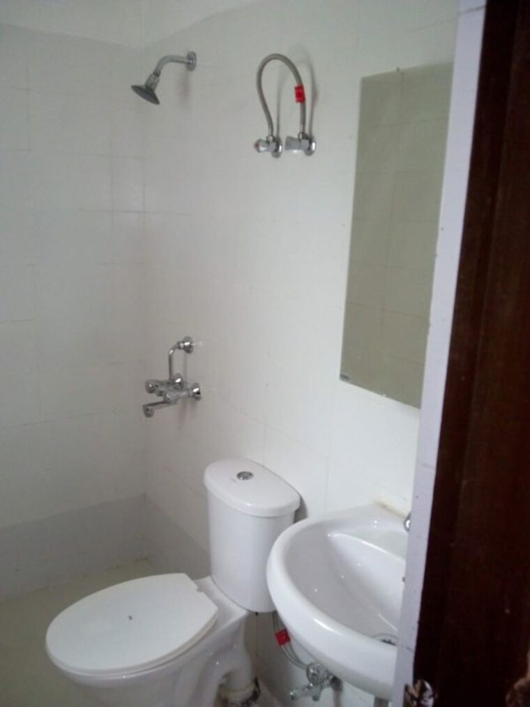 Bathroom, bptp-park-elite-floors 3 Bedroom 180 Sq.Yd. Builder Floor In Sector 85 Faridabad 10528651