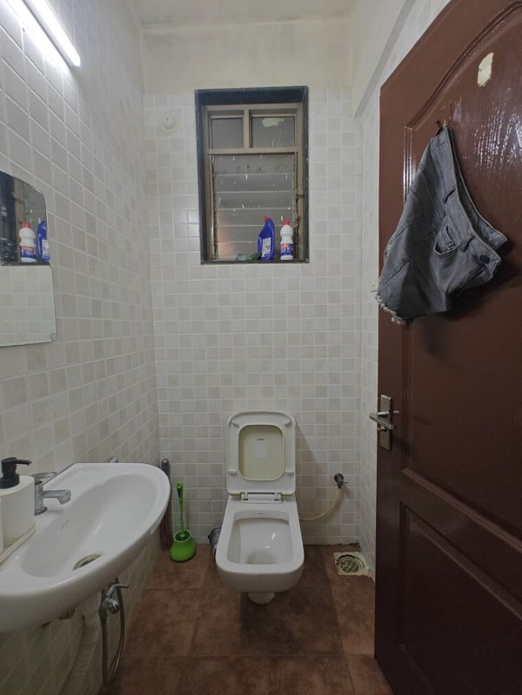 Bathroom, camelot-society 3 Bedroom 1600 Sq.Ft. Penthouse In Viman Nagar Pune 10528647