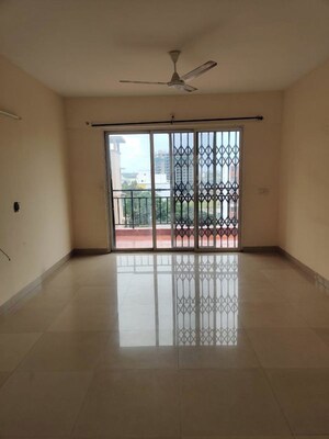 Room in 2 BHK Apartment at Madhuban Satin Brick, Kharadi – for Rent