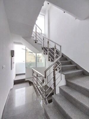 Staircase in  Pg at Sector 39 – for Rent