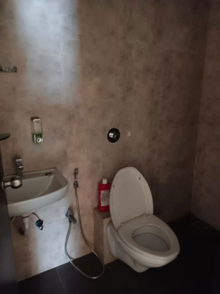Bathroom, galaxy-carina 3 Bedroom 1800 Sq.Ft. Apartment In Kharghar Navi Mumbai 10528679