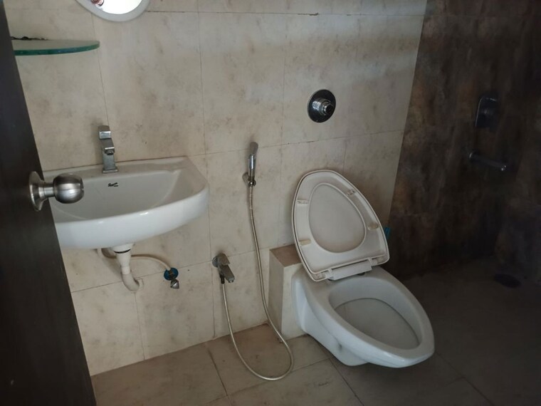 Bathroom, galaxy-carina 3 Bedroom 1800 Sq.Ft. Apartment In Kharghar Navi Mumbai 10528679