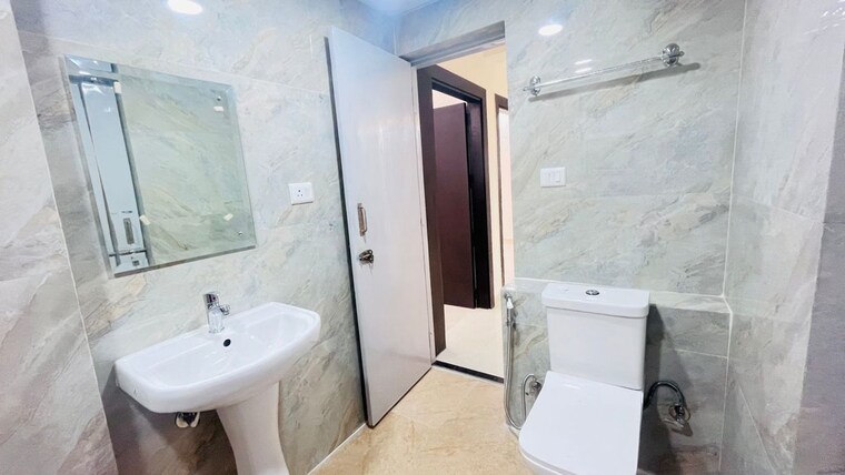Bathroom, sector 19b dwarka 3 Bedroom 2000 Sq.Ft. Apartment In Sector 19b Dwarka Delhi 10528681