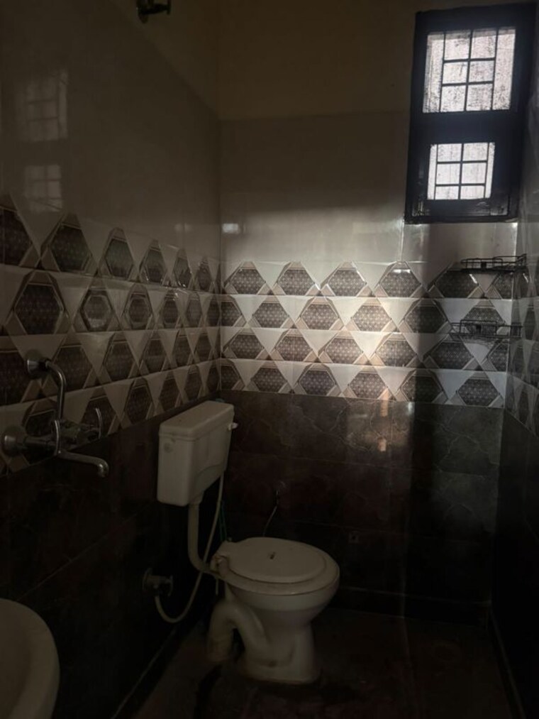 Bathroom, ms-enclave-zirakpur 1 Bedroom 65 Sq.Yd. Builder Floor In Dhakoli Zirakpur 10528689