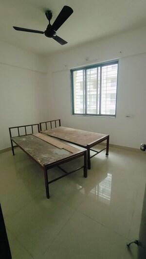 Room in 2 BHK Apartment at Dharti Green, Tathawade – for Rent