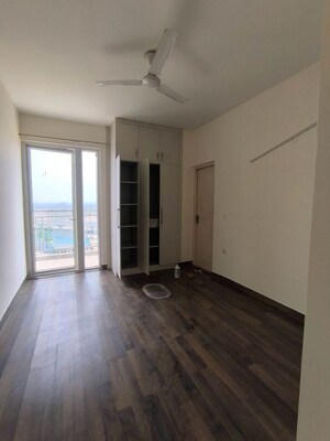 Room in 3 BHK Apartment at Conscient Heritage Max, Sector 102 – for Sale