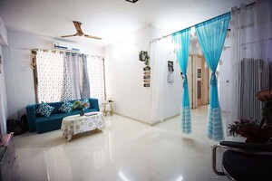 Team Area in 3 BHK Apartment at Vaishnodevi Circle – for Sale