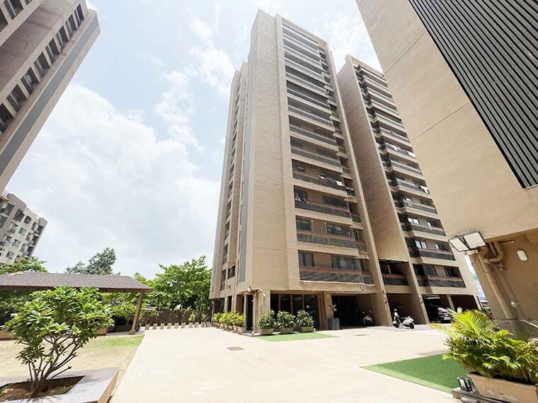 Exterior View, vaishnodevi circle 3 Bedroom 145 Sq.Yd. Apartment In Vaishnodevi Circle Ahmedabad 10528731