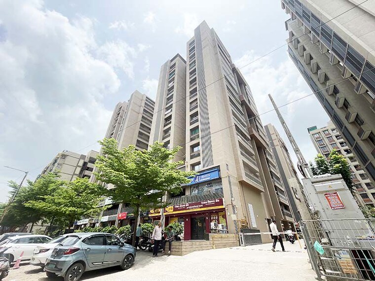 Exterior View, vaishnodevi circle 3 Bedroom 145 Sq.Yd. Apartment In Vaishnodevi Circle Ahmedabad 10528731