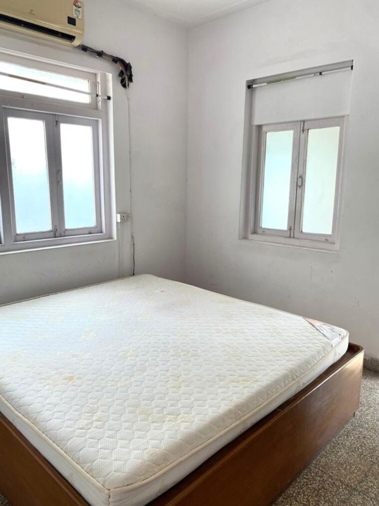 Bedroom, sunita-apartments 1 Bedroom 600 Sq.Ft. Apartment In Colaba Mumbai 10528747