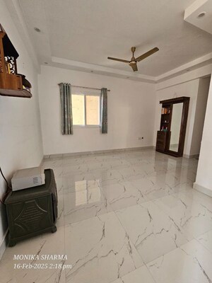 Room in 2 BHK Apartment at Pivotal Paradise, Sector 62 – for Rent