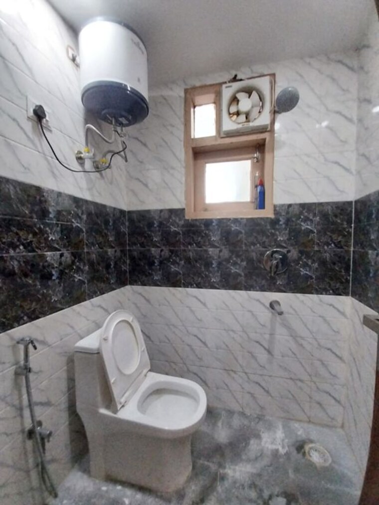 Bathroom, chattarpur 1 Bedroom 450 Sq.Ft. Builder Floor In Chattarpur Delhi 10528772