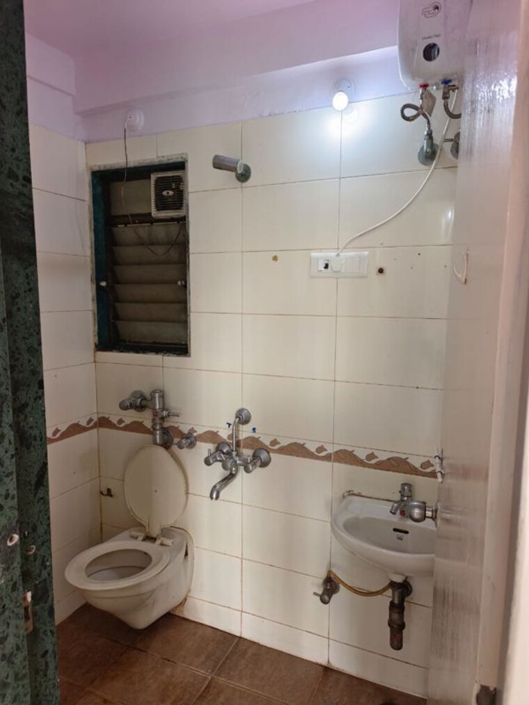 Bathroom, lodha-paradise 2 Bedroom 760 Sq.Ft. Apartment In Majiwada Thane 10528796