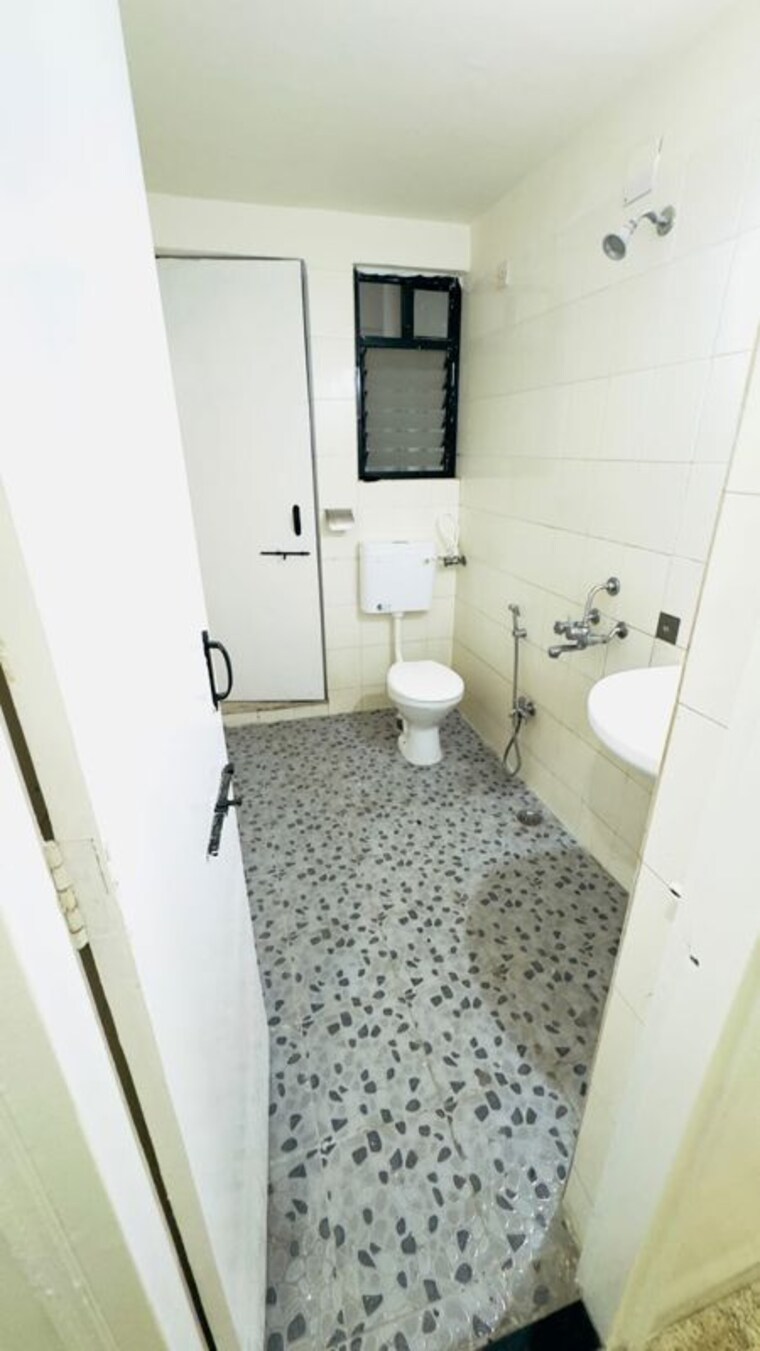 Bathroom, everest-heights 2 Bedroom 1300 Sq.Ft. Apartment In Viman Nagar Pune 10528683