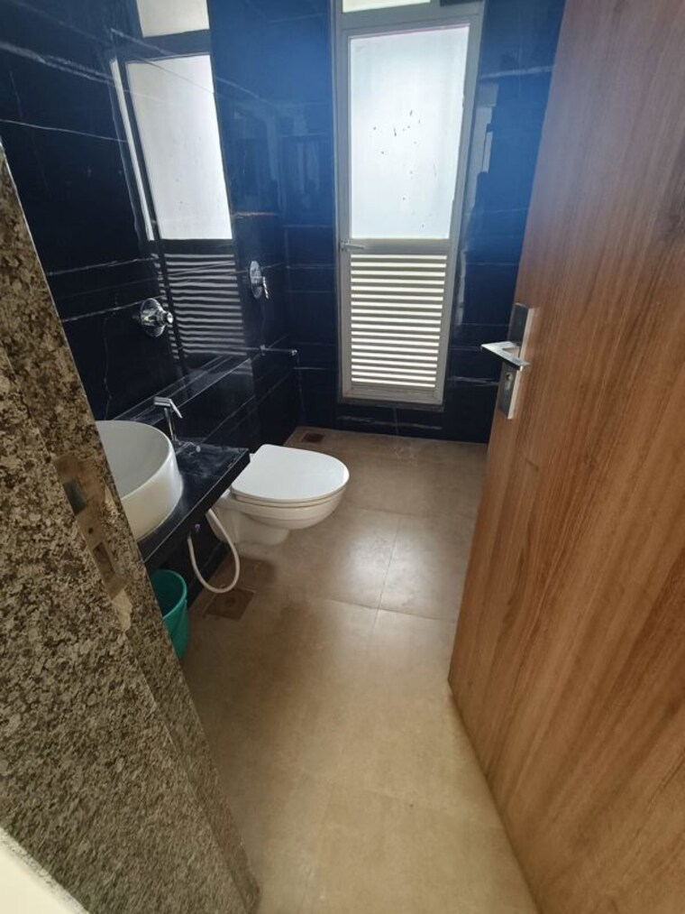 Bathroom, kabra-garnet 3 Bedroom 911 Sq.Ft. Apartment In Malad West Mumbai 10528811