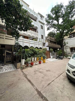 1 RK Builder Floor – Exterior View View at Kalkaji - for Rent