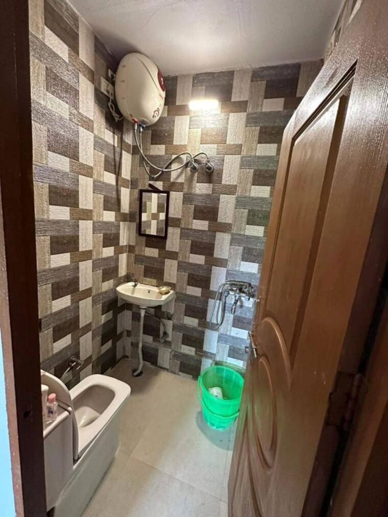 Bathroom, kalkaji 1 RK 900 Sq.Ft. Builder Floor In Kalkaji Delhi 10528809