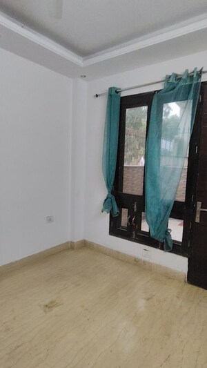 Bedroom in 3 BHK Builder Floor at Sector 55 – for Rent