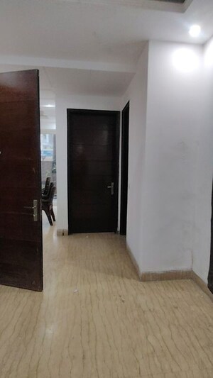 Room in 3 BHK Builder Floor at Sector 55 – for Rent