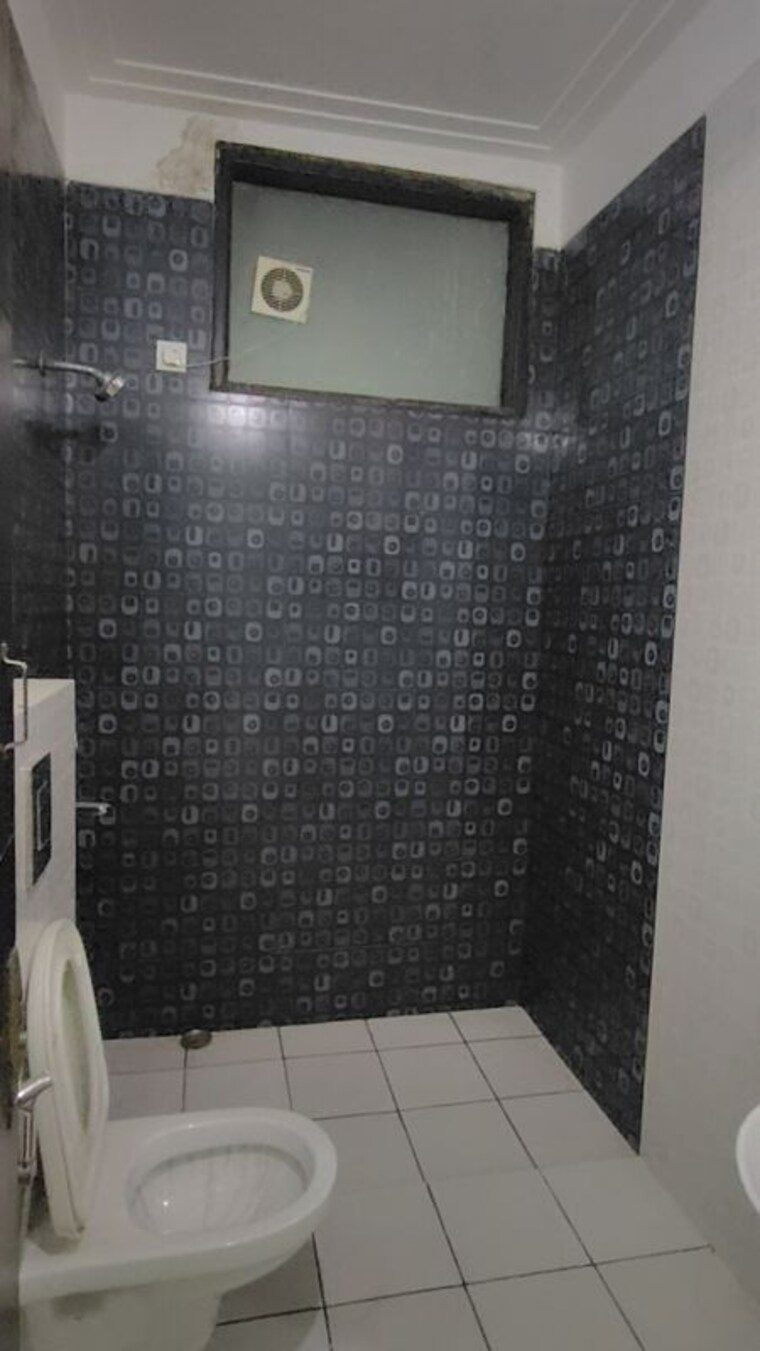 Bathroom, sector 55 3 Bedroom 300 Sq.Yd. Builder Floor In Sector 55 Gurgaon 10528841