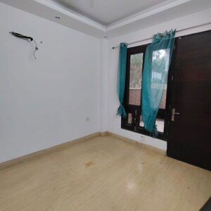 Room in 3 BHK Builder Floor at Sector 55 – for Rent