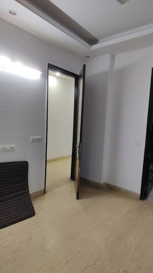 Room in 3 BHK Builder Floor at Sector 55 – for Rent