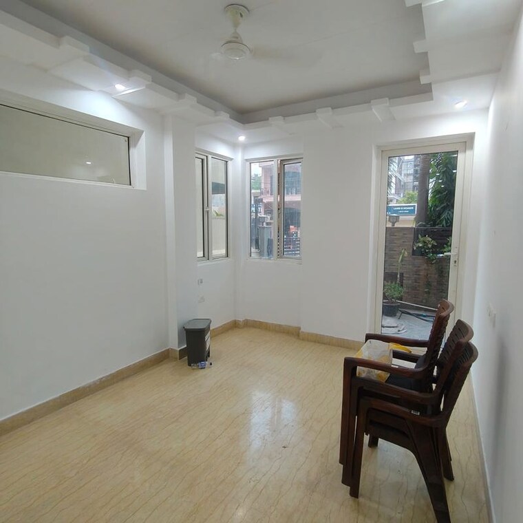 Room, sector 55 3 Bedroom 300 Sq.Yd. Builder Floor In Sector 55 Gurgaon 10528841