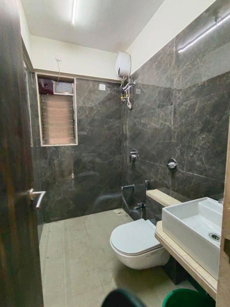 Bathroom, vardhman-grandeur 2 Bedroom 670 Sq.Ft. Apartment In Andheri West Mumbai 10528869