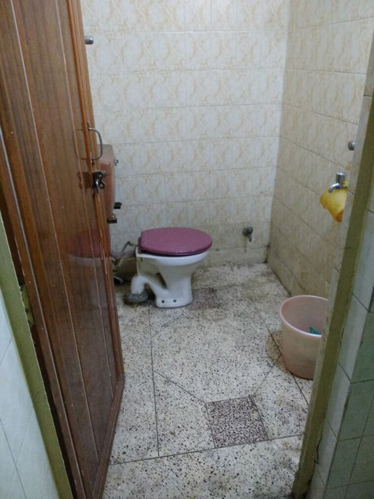 Bathroom, lajpat nagar 4 Studio 344 Sq.Ft. Builder Floor In Lajpat Nagar 4 Delhi 10528871