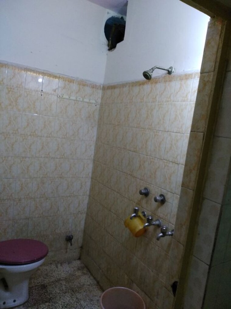 Bathroom, lajpat nagar 4 Studio 344 Sq.Ft. Builder Floor In Lajpat Nagar 4 Delhi 10528871