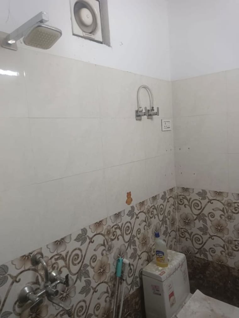 Bathroom, uttam nagar 2 Bedroom 750 Sq.Ft. Builder Floor In Uttam Nagar Delhi 10528899