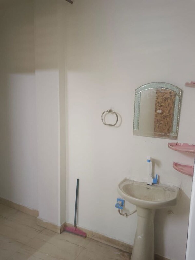 Bathroom, uttam nagar 2 Bedroom 650 Sq.Ft. Builder Floor In Uttam Nagar Delhi 10528913