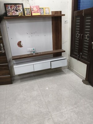 Parking in 2 BHK Builder Floor at Uttam Nagar – for Rent