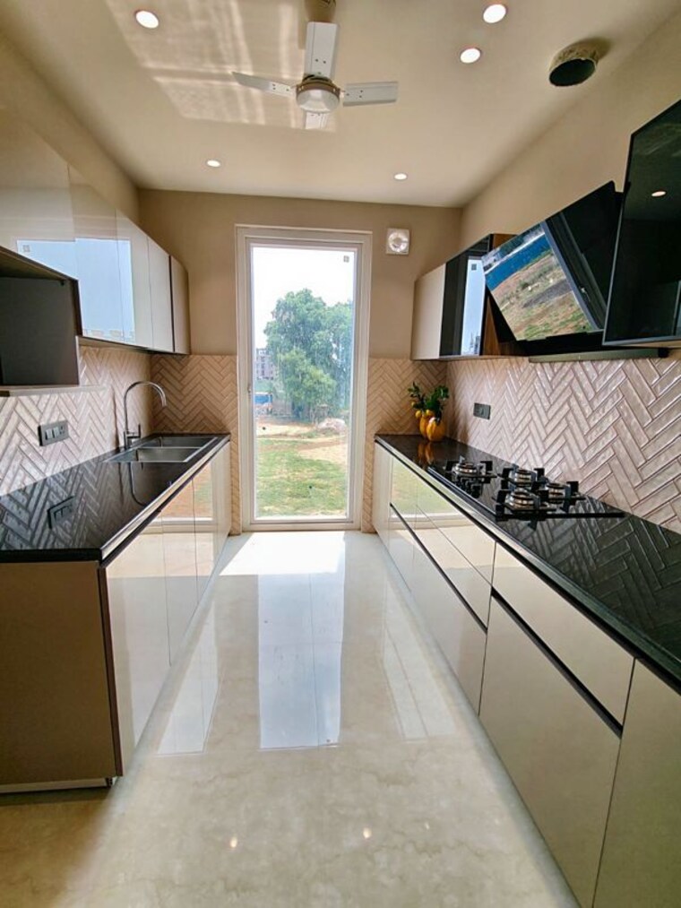 Kitchen, dlf-regency-park-ii 3 Bedroom 2050 Sq.Ft. Apartment In Sector 27 Gurgaon 10528935