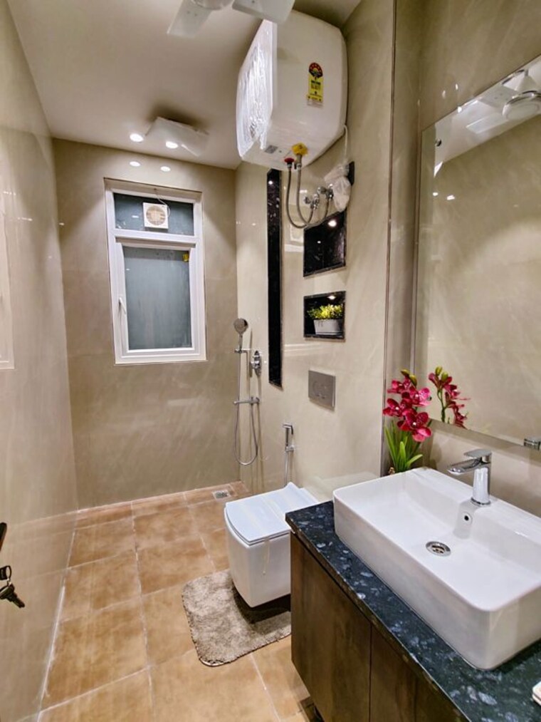 Bathroom, dlf-regency-park-ii 3 Bedroom 2050 Sq.Ft. Apartment In Sector 27 Gurgaon 10528935