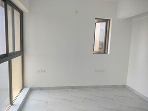 Room in 1.5 BHK Apartment at Godrej Emerald, Ghodbunder Road – for Rent